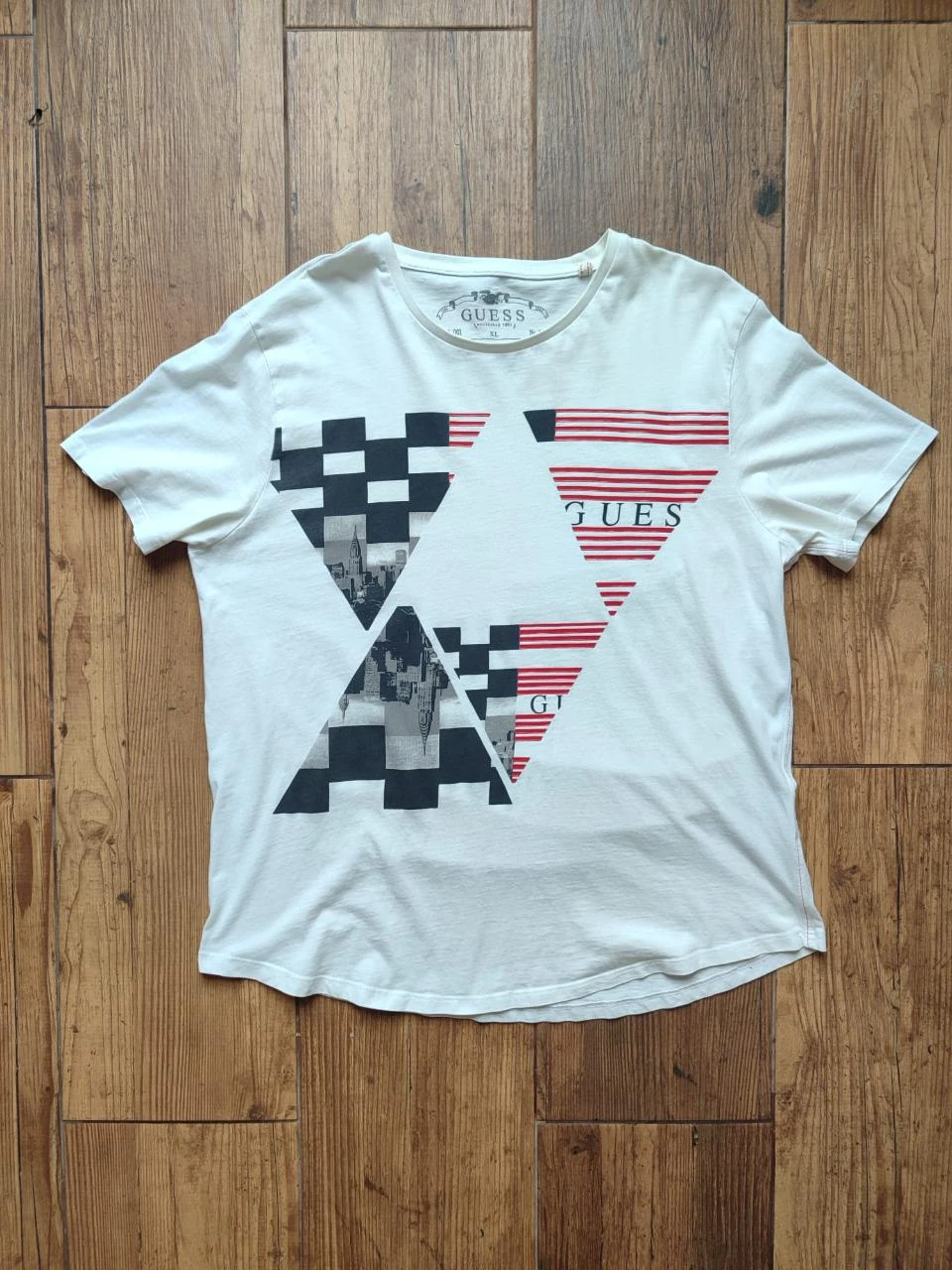 T-shirt Branca Guess